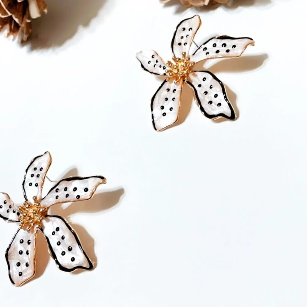 Flower  statement  earrings  M88 - Picture 4 of 6